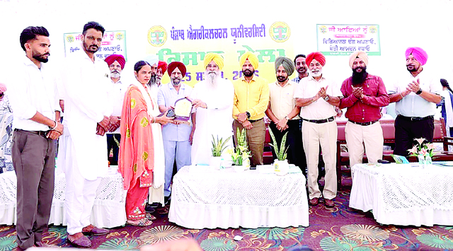 क्षेत्रीय खोज केंद्र बठिंडा में रबी की फसलों के लिए पीएयू द्वारा किसान मेला आयोजित