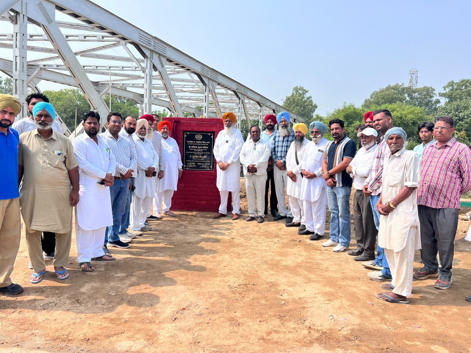 विधायक सेखों ने चहल रोड पर राजस्थान फीडर नहर के सुरक्षा कार्यों का किया शिलान्यास