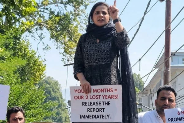 आरक्षण रिपोर्ट सार्वजनिक करने की मांग, PDP का प्रदर्शन