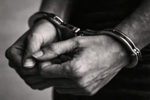 घर के बाहर खड़ा स्प्लेंडर मोटरसाइकिल चोरी, तीन आरोपी गिरफ्तार
