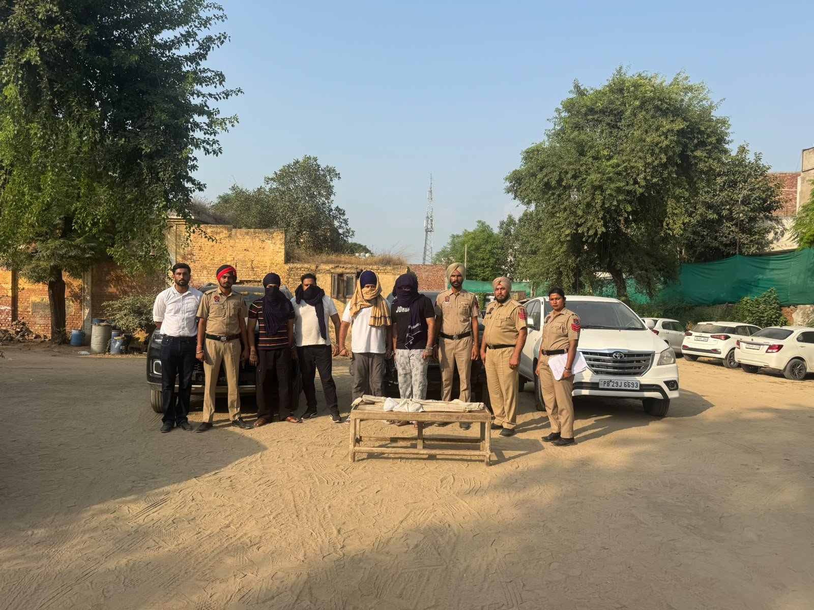 निहाल सिंह वाला में हथियारों समेत पांच गिरफ्तार