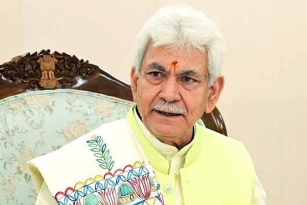 वर्दी ताकत नहीं, सेवा और जिम्मेदारी का प्रतीक : मनोज सिन्हा