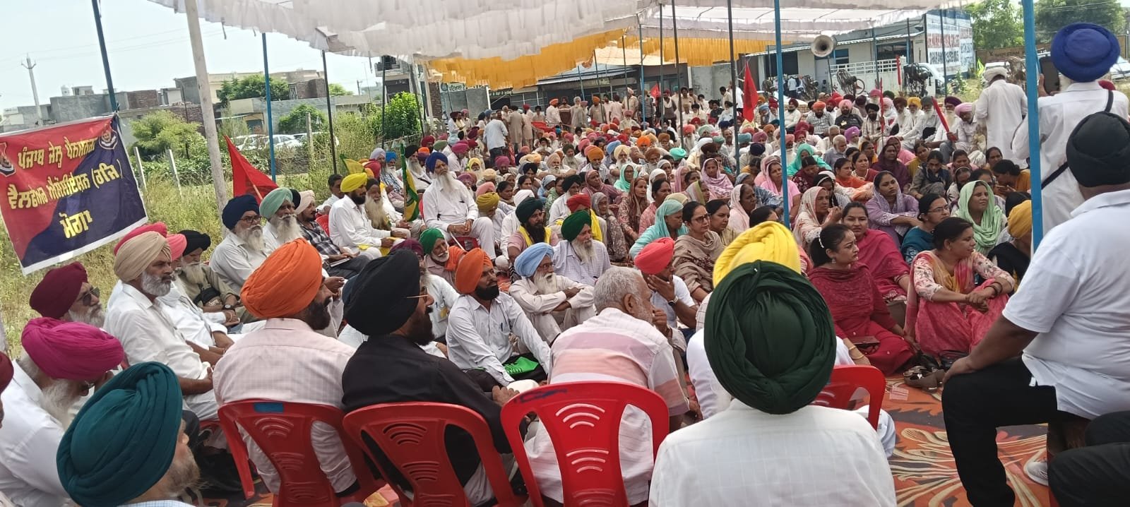 कर्मचारियों-पेंशनरों का रोष धरना, विधायक कार्यालय का घेराव