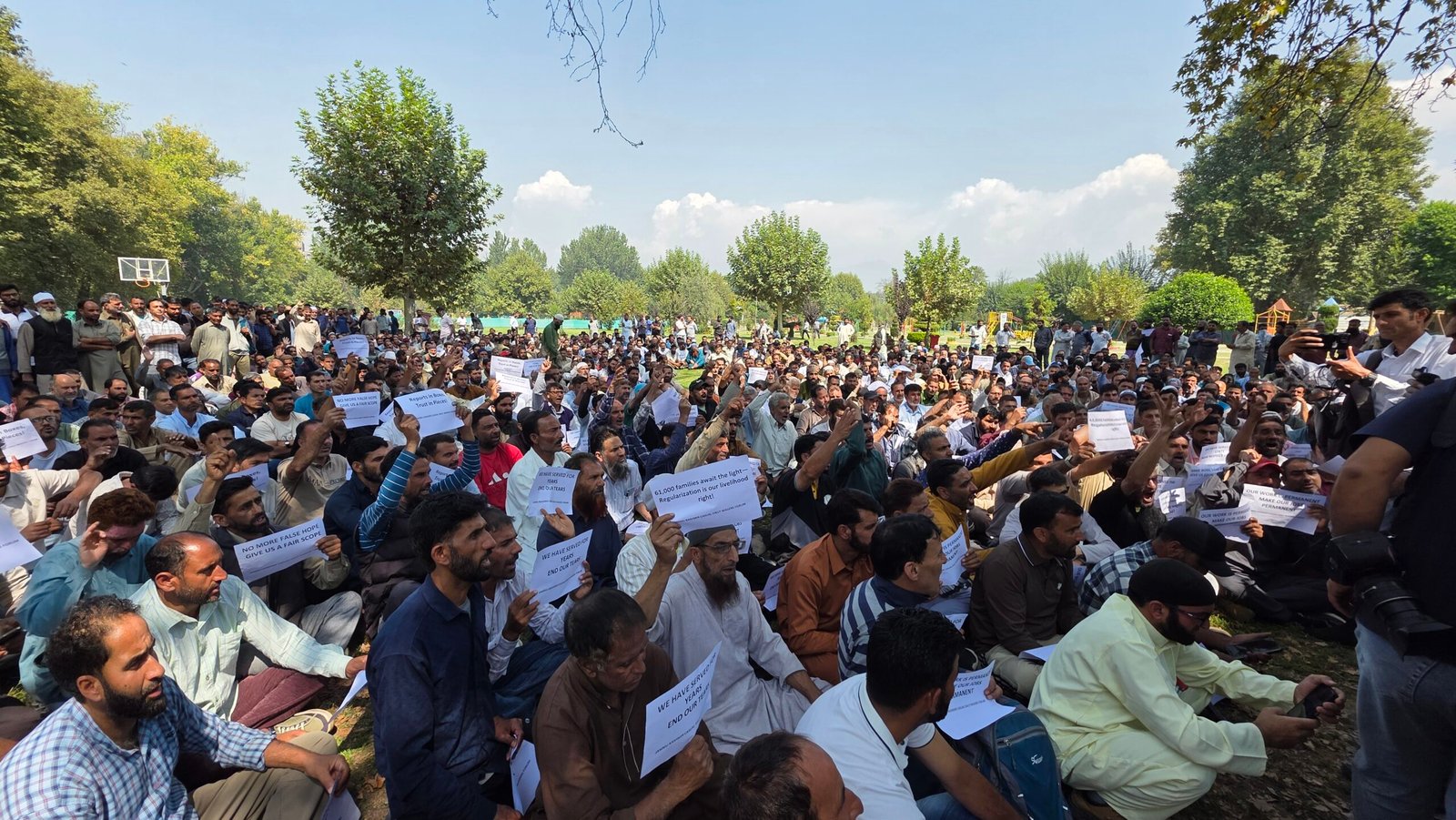 जम्मू-कश्मीर में 1 लाख से ज्यादा कैजुअल वर्करों का बायोमेट्रिक रजिस्ट्रेशन, रेगुलराइजेशन पर कमेटी की रिपोर्ट बाकी