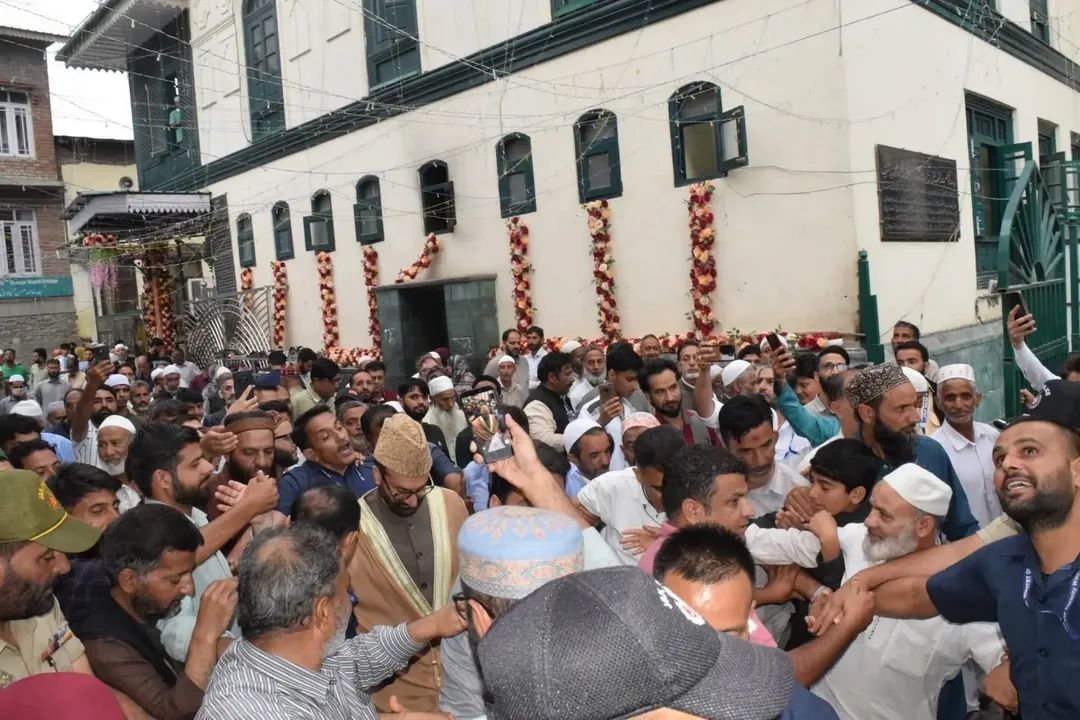 मीरवाइज ने दस्तगीर साहिब दरगाह पर दिया खास भाषण, तौहीद के संदेश पर जोर