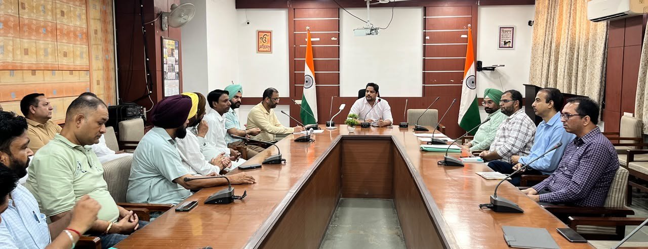 मोगा में धान सीजन को लेकर प्रशासन अलर्ट, बिजली से लेकर लिफ्टिंग तक व्यवस्थाओं की समीक्षा