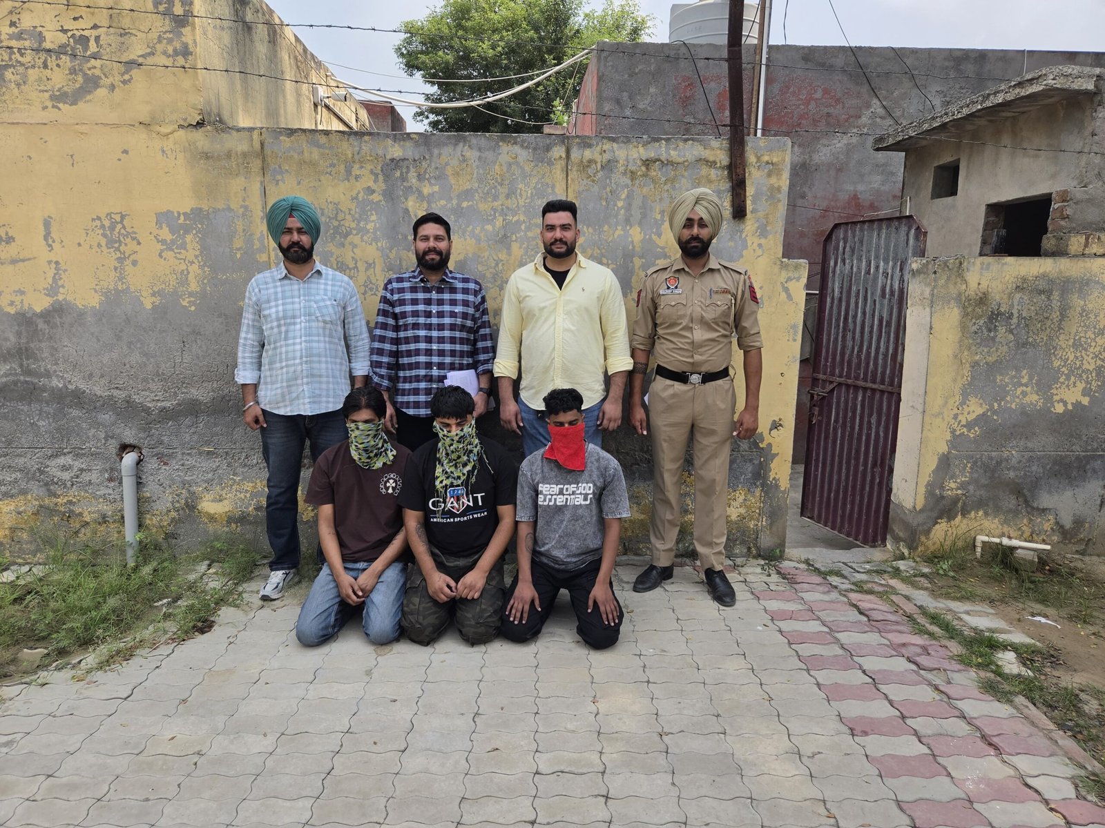 12 किलो हेरोइन सहित तीन गिरफ्तार, बिना नंबर की कार बरामद