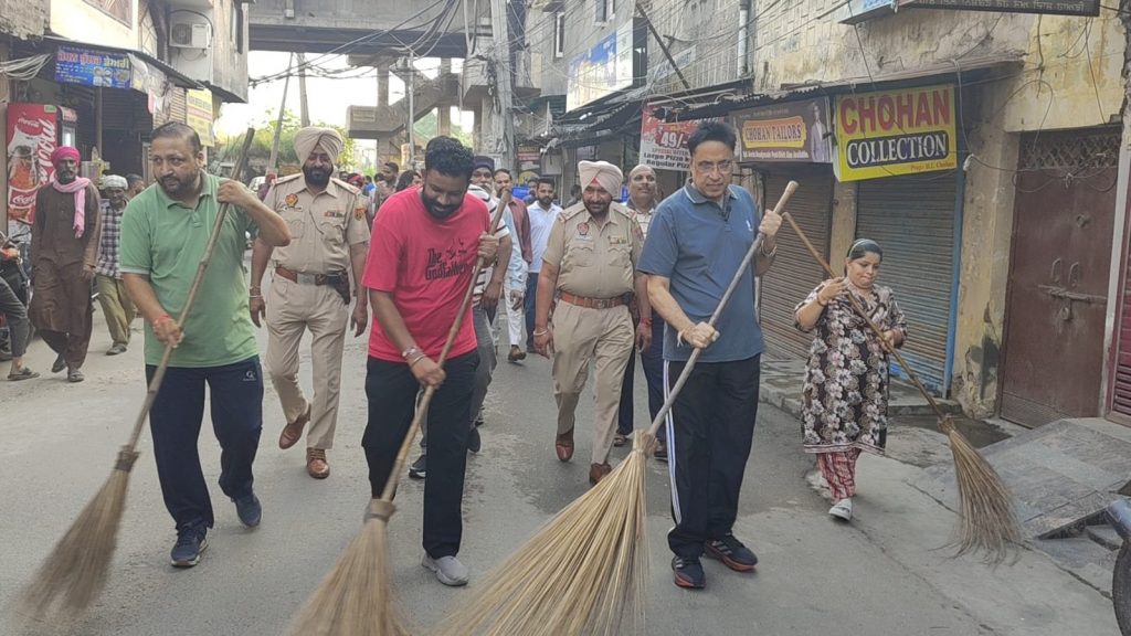 MLA Dr Ajay Gupta led the special cleanliness drive