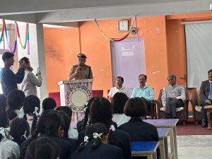 नशे के खिलाफ विद्यार्थियों ने लिया संकल्प, एसएसपी ने खलग स्कूल में किया संवाद