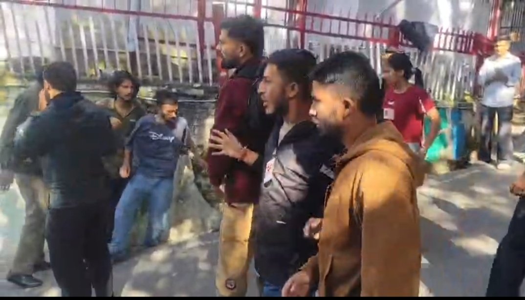 हिमाचल प्रदेश विश्वविद्यालय में ABVP-SFI छात्रों के बीच झड़प, पुलिस ने 5 को किया गिरफ्तार
