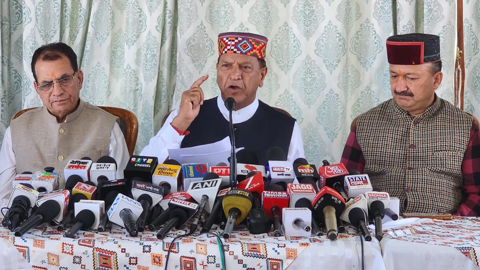 अल्टो कार से शुरू हुआ CM का सफर आलीशान गाड़ियों, दफ्तरों और कोठियों तक पहुंचा, जनता की सुविधाओं पर चली कैंची: बिंदल