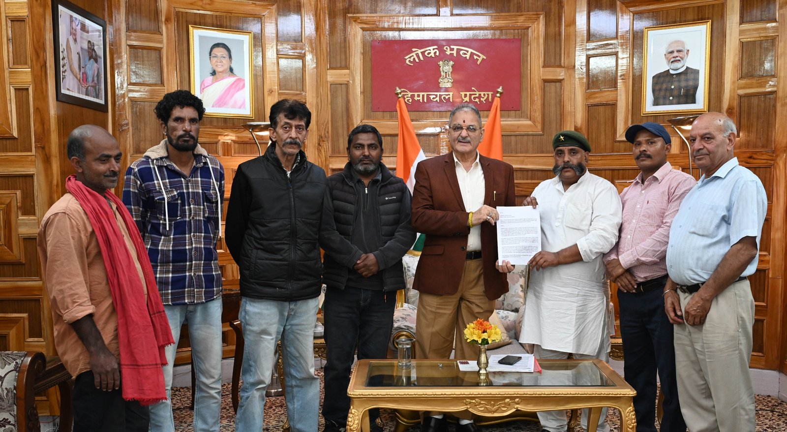 भूमिहीन परिवारों को भूमि अधिकार और आवारा कुत्तों से सुरक्षा की मांग