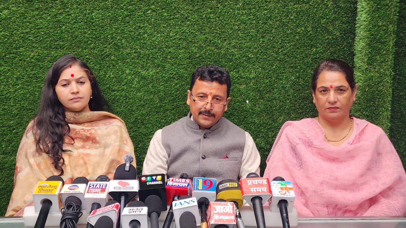 SIR पर कांग्रेस को घेरा, सिसोदिया बोले- तथ्यों के आधार पर हो बहस