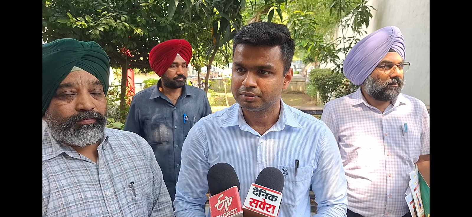 लुधियाना में पराली प्रबंधन अभियान तेज, डीसी ने तीन जागरूकता वैन को हरी झंडी दिखाकर किया रवाना
