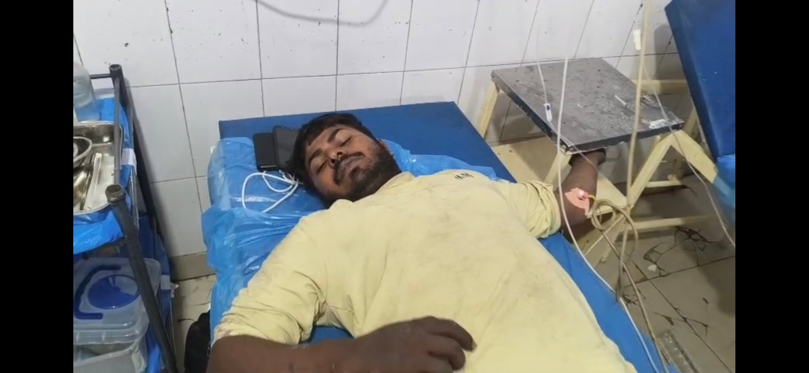 तेज रफ्तार टियागो ने कई वाहनों को मारी टक्कर, 5 घायल