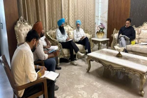 अमृतसर: विधायक डॉ अजय गुप्ता ने निगम अधिकारियों के साथ की मीटिंग, क्षेत्र के विकास कार्यों को जल्द पूरा करवाने के दिए निर्देश