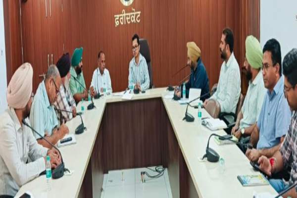 फरीदकोट में व्यापारियों की समस्याओं का रिव्यू, ADC केशव गोयल ने लंबित मामलों के जल्द समाधान के दिए निर्देश