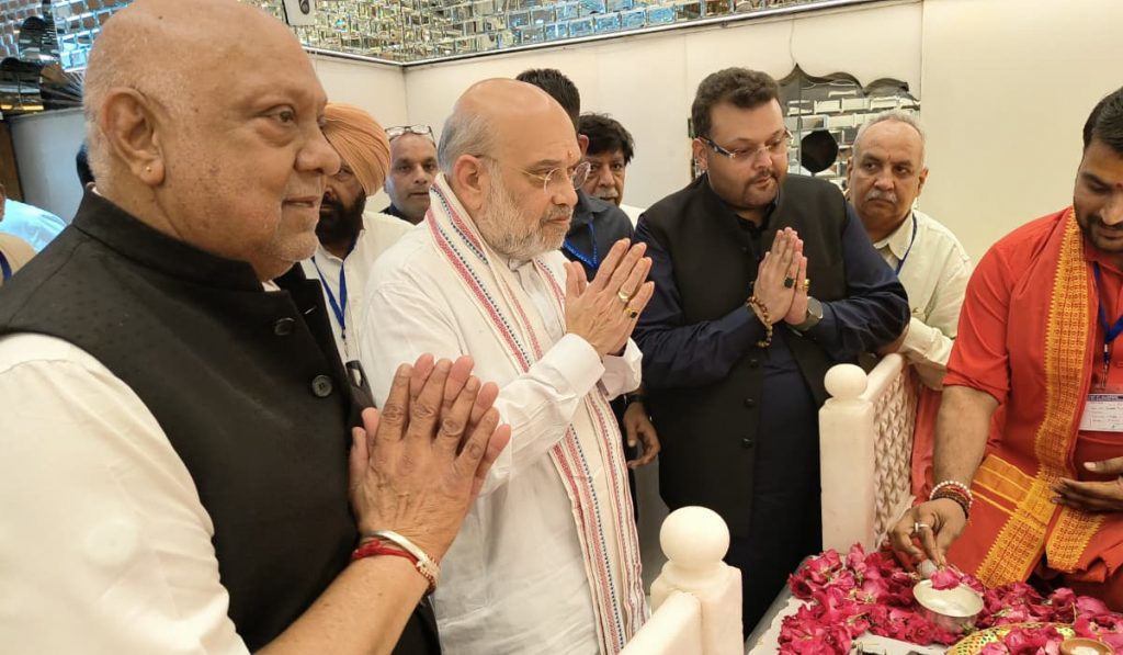 सिद्ध शक्तिपीठ श्री देवी तालाब मंदिर में नतमस्तक हुए गृह मंत्री अमित शाह, प्रबंधक कमेटी के प्रधान शीतल विज और अभिषेक विज रहे मौजूद