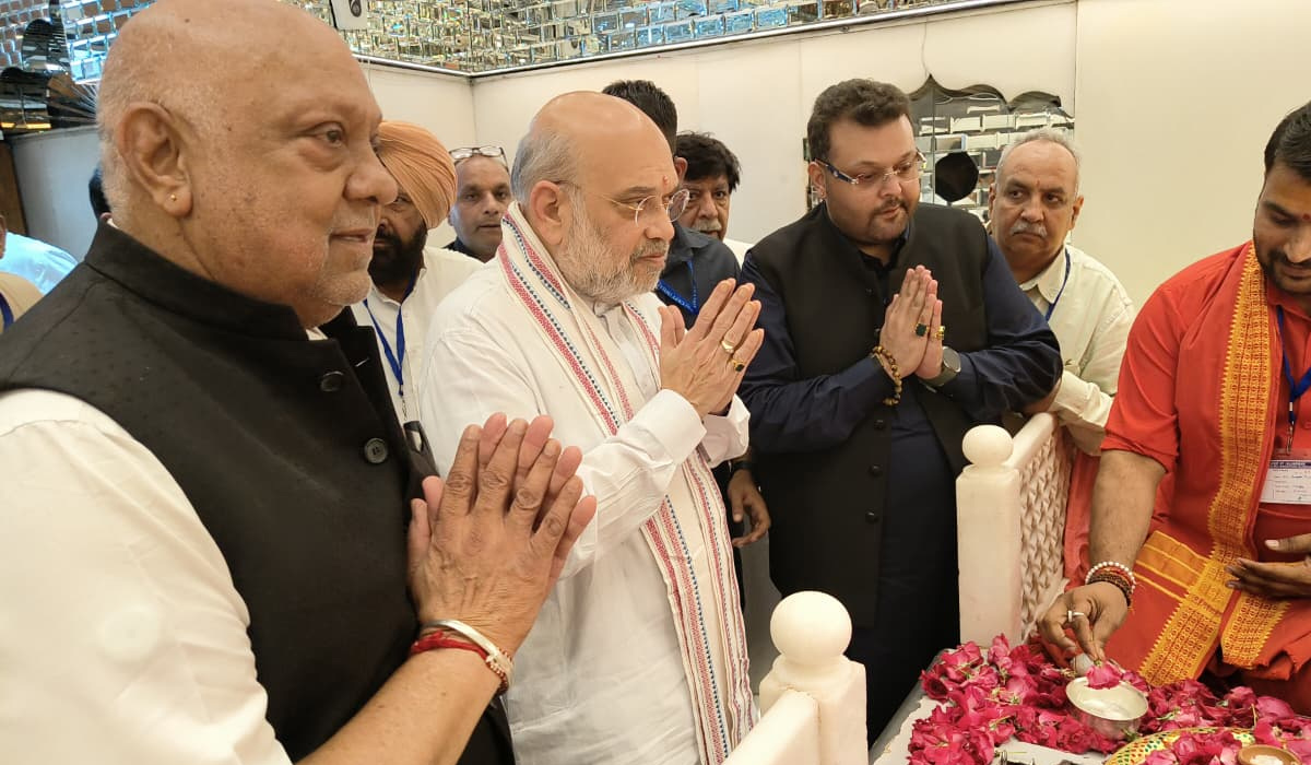 सिद्ध शक्तिपीठ श्री देवी तालाब मंदिर में नतमस्तक हुए गृह मंत्री अमित शाह, प्रबंधक कमेटी के प्रधान शीतल विज और अभिषेक विज रहे मौजूद