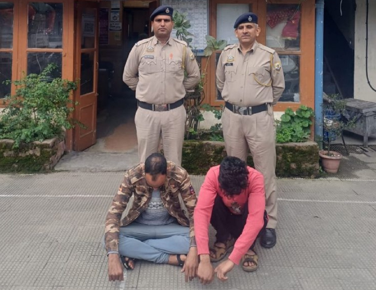 ढांडा में कार का शीशा तोड़कर 15 लाख का सामान चोरी, मंडी के दो आरोपी गिरफ्तार