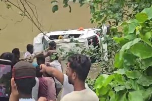 मध्य प्रदेश के आगर मालवा में दर्दनाक हादसा: बरसाती नाले में बह गई श्रद्धालुओं की कार, 8 लोगों की मौत