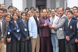हिमाचल: विधानसभा अध्यक्ष से मिले 200 छात्र, सदन की कार्यप्रणाली को लेकर पूछे सवाल