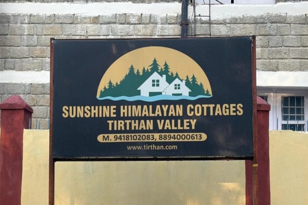 तीर्थन घाटी में अनोखा मड हाउस, जहां पक्षियों के नाम से पहचाने जाते हैं कमरे
