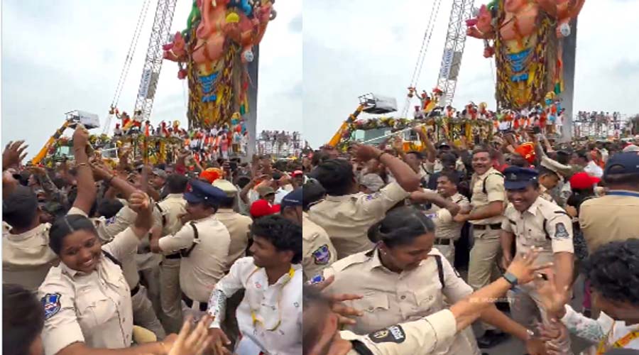 गणेश विसर्जन में श्रद्धालुओं संग थिरके पुलिसकर्मी, Video सोशल मीडिया पर हुआ Viral