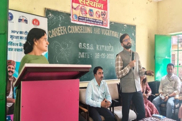 मंडीः भविष्य सेतु कार्यक्रम के तहत कटौला में कैरियर काउंसलिंग एवं व्यावसायिक मार्गदर्शन शिविर आयोजित