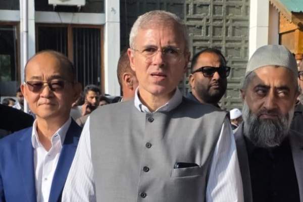 किताबों पर बैन सरकार के हाथ में नहीं, हालात बदलने पर रिव्यू करेंगे: CM उमर