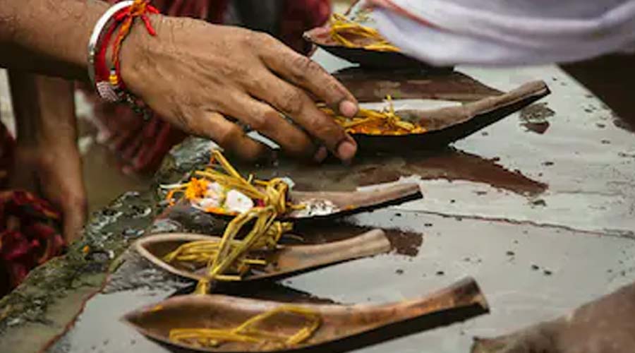 पितृपक्ष में क्या खरीदें और किन चीजों से रहें दूर? जानिए श्राद्धपक्ष की मान्यताएं
