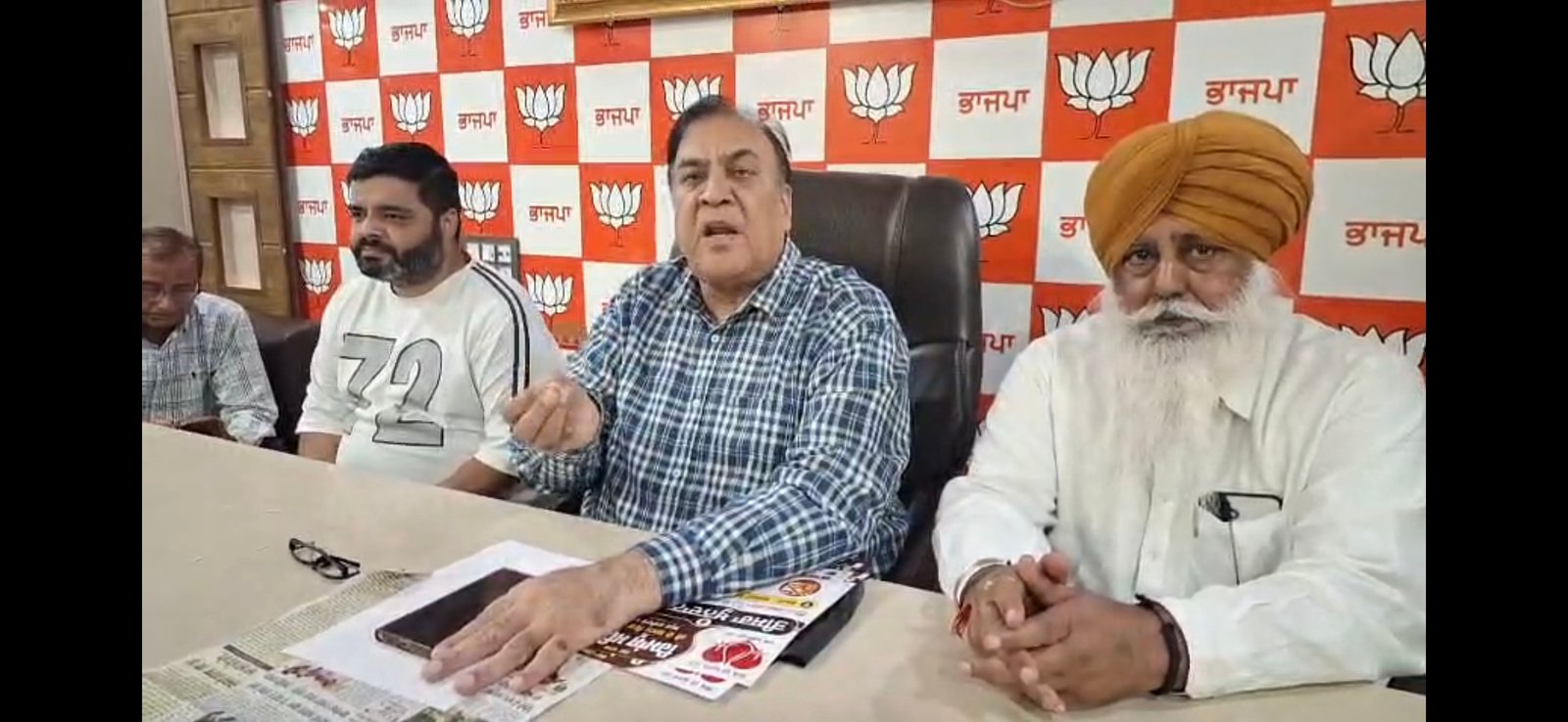 GMADA में ED कार्रवाई के विरोध में AAP प्रदर्शन, गाड़ी के शीशे टूटे; BJP ने जताया रोष