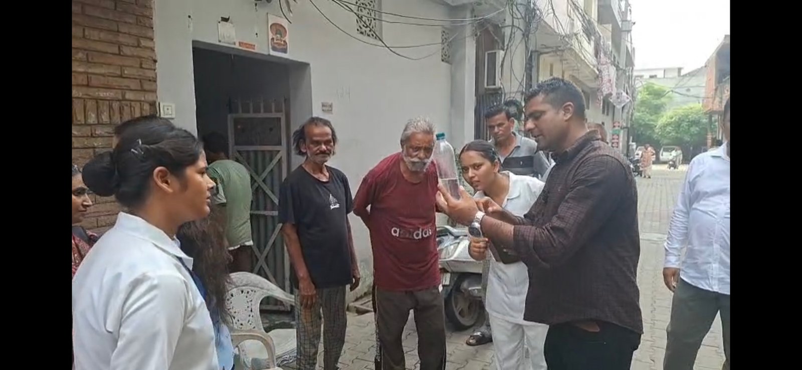 डेंगू के खिलाफ जंग: अंबेडकर नगर में 4 जगह मिला लार्वा, किया नष्ट