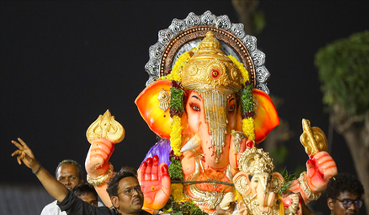 गणेश प्रतिमा विसर्जन के दौरान बड़ा हादसा, तालाब में डूबने से 6 छात्रों की मौत