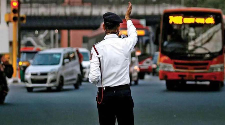 Traffic Challan बकाया है तो न करें नजरअंदाज, वरना इन कामों में आ सकती है परेशानी