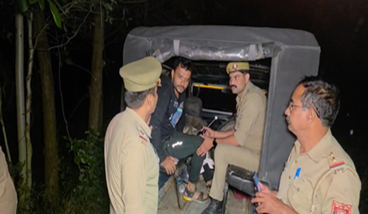 यूपी में दो जगह पुलिस की मुठभेड़, 8 आरोपी गिरफ्तार; मुजफ्फरनगर में 10 क्विंटल तार बरामद