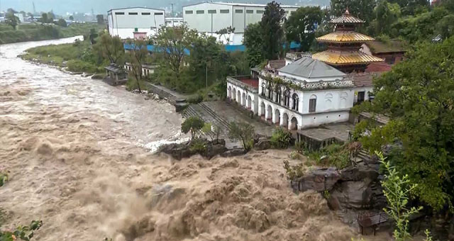 Nepal: भयंकर तूफ़ान से बाढ़ और लैंडस्लाइड की वजह से कम से कम 21 लोगों की हुई मौत, 5 लापता