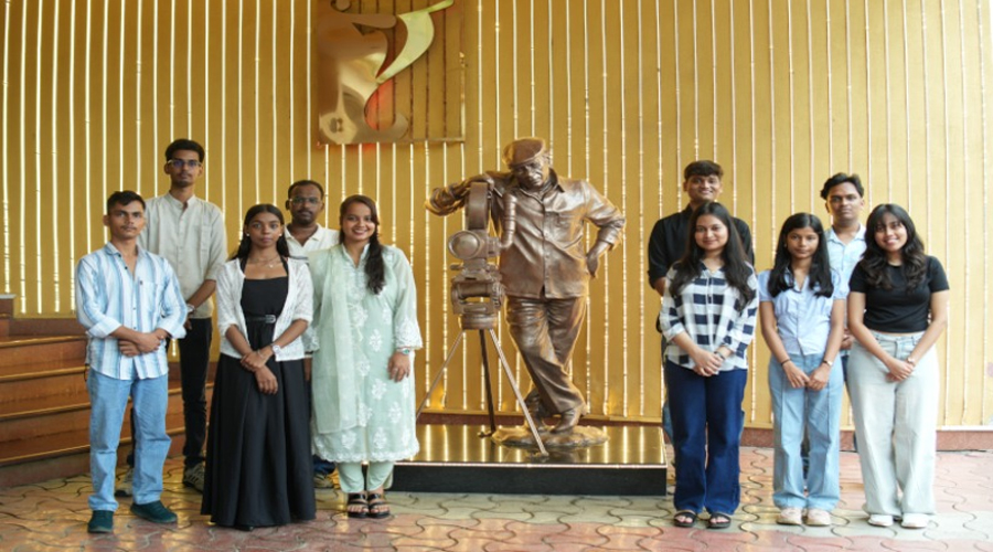 Yash Chopra Foundation ने 11 स्कॉलर्स को स्कॉलरशिप प्रोग्राम में किया शामिल; AI-रोबोटिक्स पर फोकस