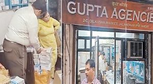 जालंधर दिलकुशा मार्कीट में हैल्थ विभाग-पुलिस का संयुक्त एक्शन; होलसेल दवा एजैंसी पर छापा
