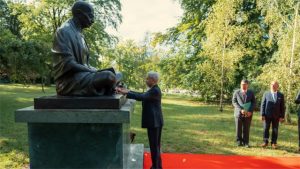 विदेश मंत्री S. Jaishankar ने महात्मा गांधी को श्रद्धांजलि देकर अपने कीव दौरा का किया समापन