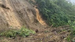 मतियाणा के पास भूस्खलन से NH-5 बंद, कई किलोमीटर लगा लंबा जाम