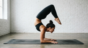Vrischikasana Benefits :रीढ़ की हड्डी से लेकर पाचन तक हर समस्या का समाधान है वृश्चिकासन
