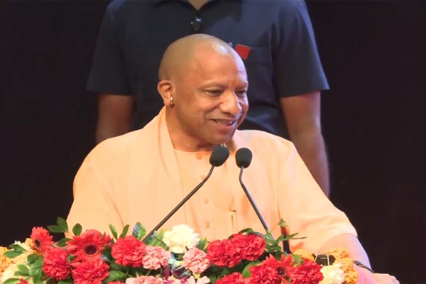 महिलाओं की सुरक्षा पर CM योगी सख्त, बोले- छेड़छाड़ करने वाला खुद अपनी सजा तय कर रहा