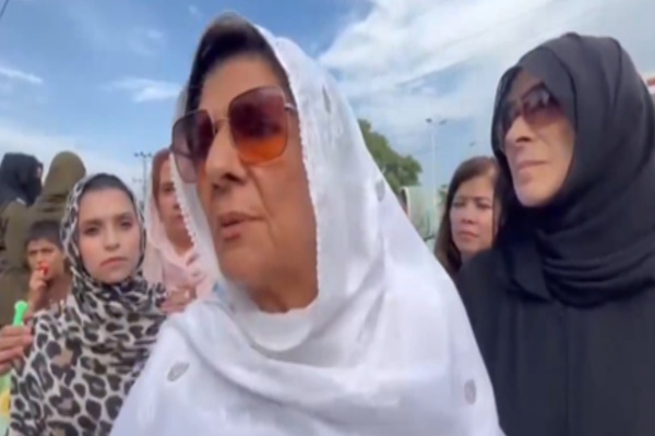 Pakistan: कोर्ट के आदेश के बावजूद इमरान से नहीं मिल सकीं बहनें, जेल प्रशासन पर सवाल