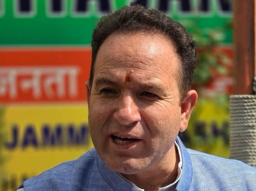 सरकार के अधिकार पर सवाल, विधानसभा भंग करने की मांग