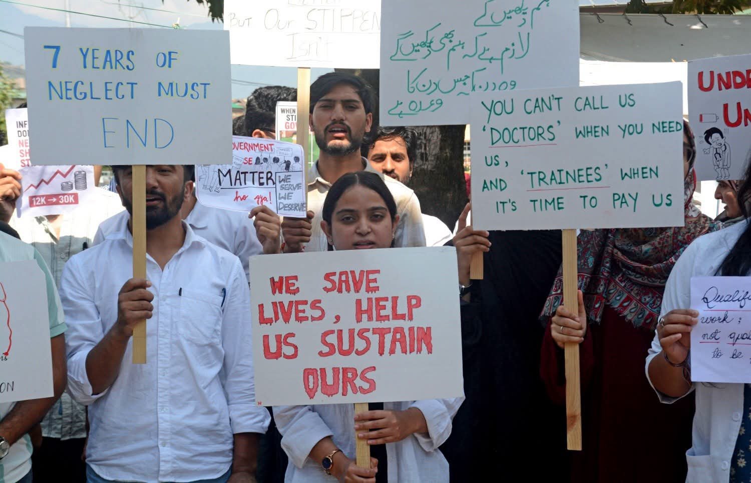 J&K NHM कर्मचारियों की हड़ताल 72 घंटे और बढ़ी