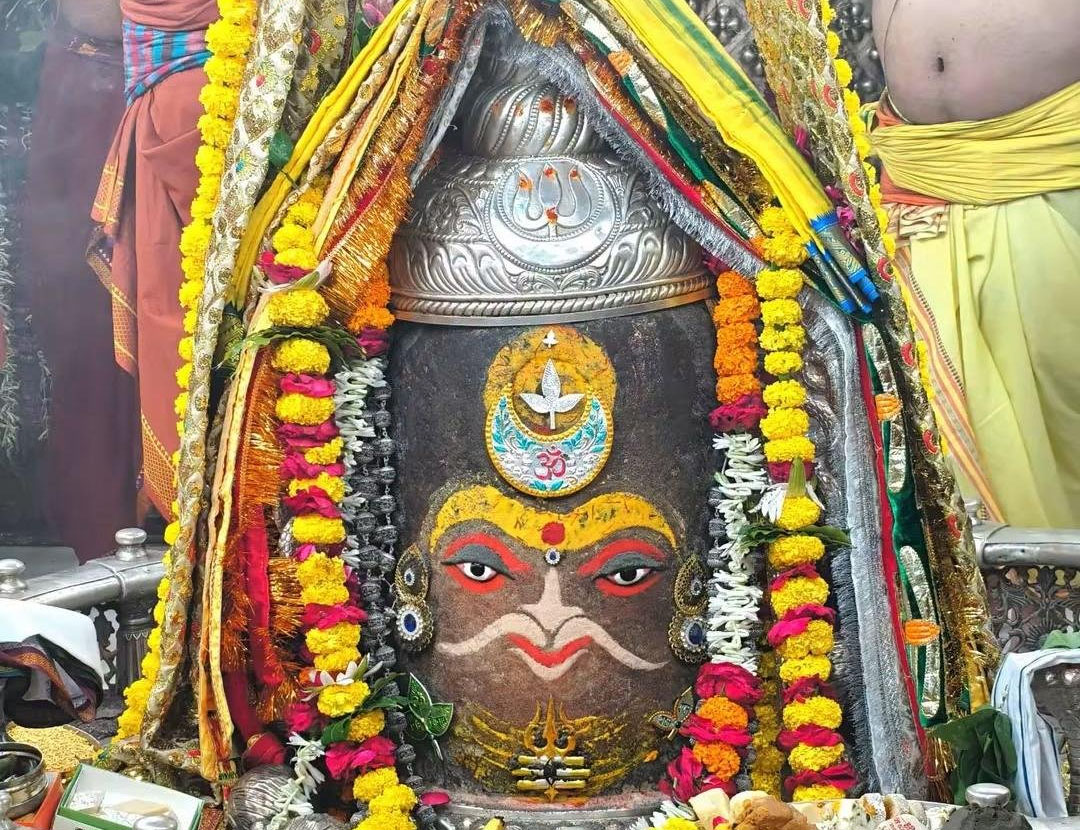 राजसी व रौद्र स्वरूप में सजे बाबा महाकाल, भांग, चंदन और भस्म से किया गया दिव्य शृंगार