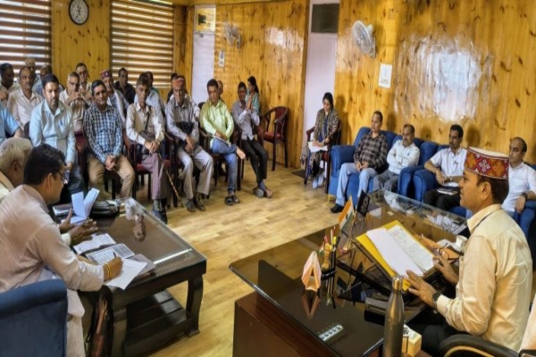 सरकाघाट में नंबरदारों की समस्याओं के समाधान को प्रशासन गंभीर, एसडीएम राजेंद्र गौतम ने सुनी मांगें