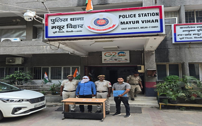 दिल्ली में ATM कार्ड बदलकर ठगी करने वाला शातिर गिरफ्तार, 3 कार्ड बरामद, 6 वारदातों में था शामिल