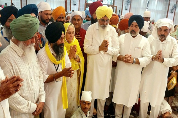 मुख्यमंत्री भगवंत सिंह मान की माता ने टिल्ला बाबा फरीद में मत्था टेका